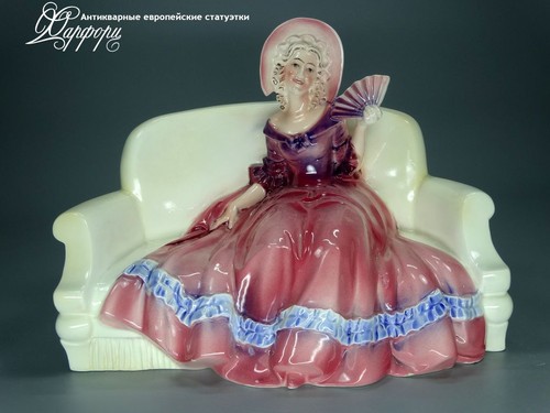Купить фарфоровую статуэтку Katzhutte Дама на диване